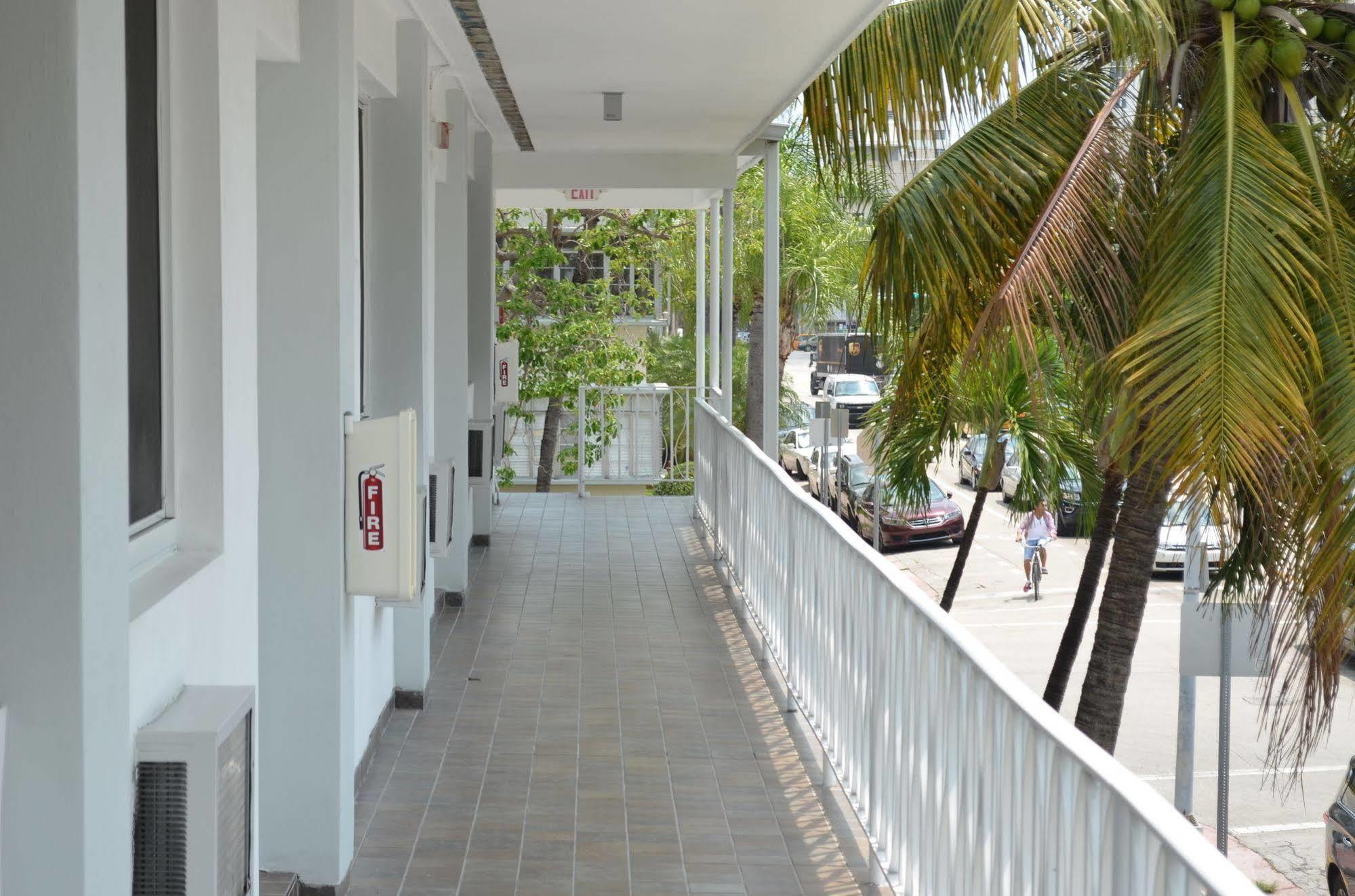 Miami Club Resort Miami Beach Esterno foto